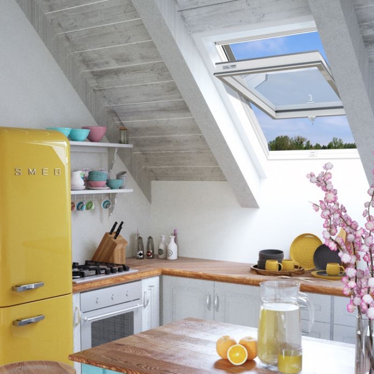 Janela de Sótão Basculante em PVC com Abertura Manual